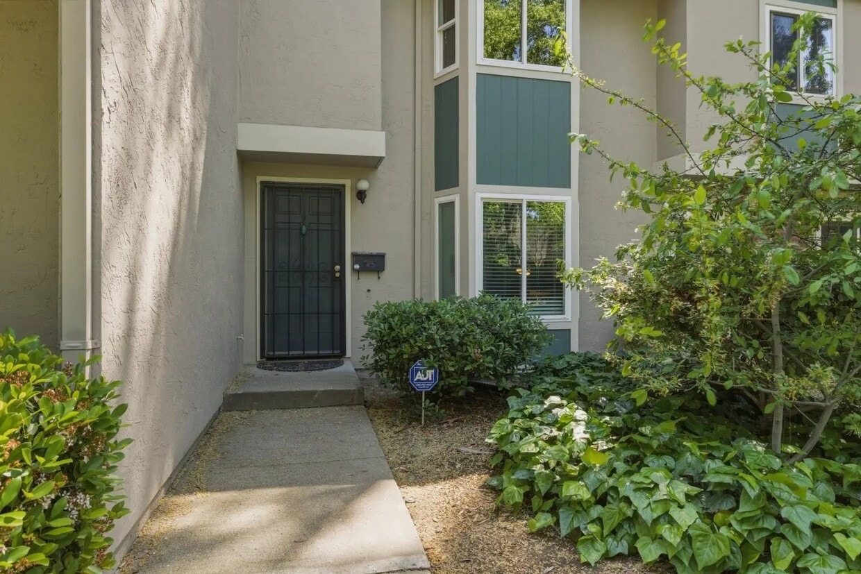 Photo - 1245 Pine Creek Wy (Concord, CA)