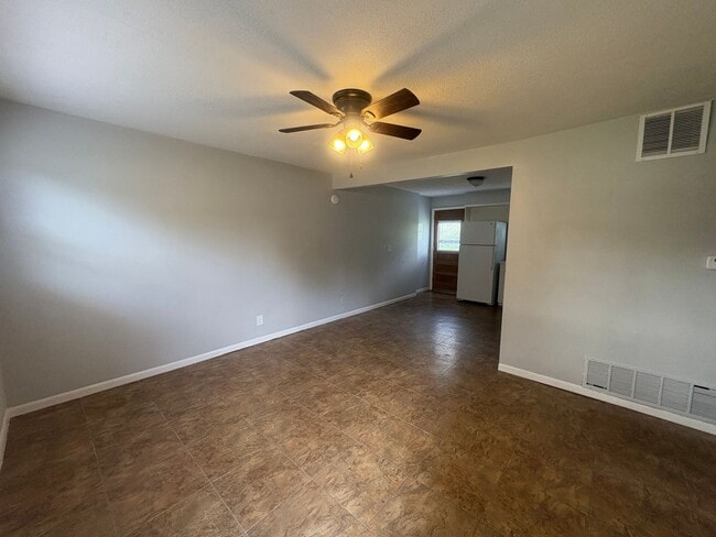 Building Photo - Myers408