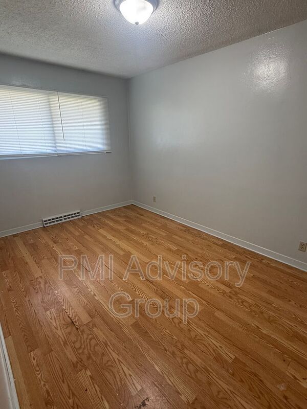 Building Photo - 7138 SW Lario Ln