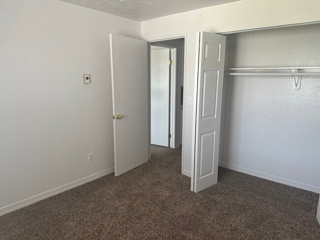 Foto del edificio - 1534 W Maple Ave