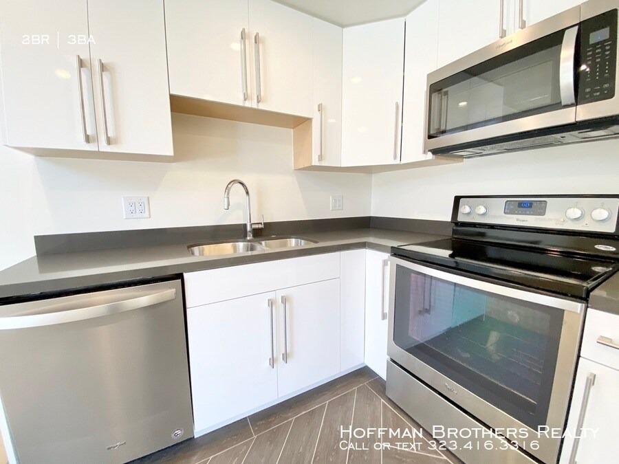Foto principal - 430 S St Andrews Pl Los Angeles CA 90020