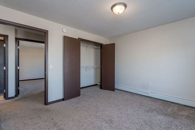 Building Photo - LAKESIDE APTS OF WINDOM