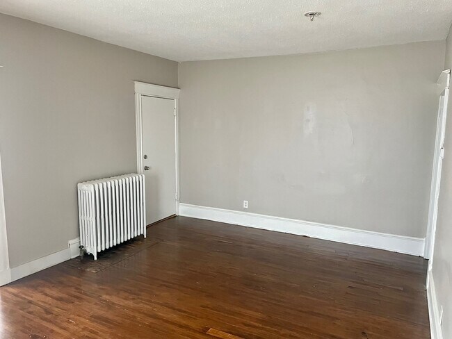 Living Room - 2805 Grand Ave S