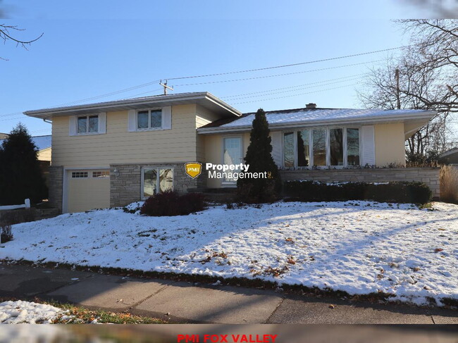 Building Photo - Beautiful Home Appleton