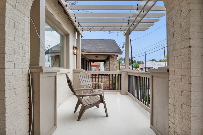 Building Photo - 878 Dill Ave SW