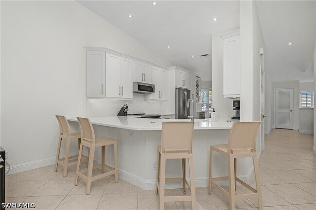 Building Photo - 853 Tanbark Dr