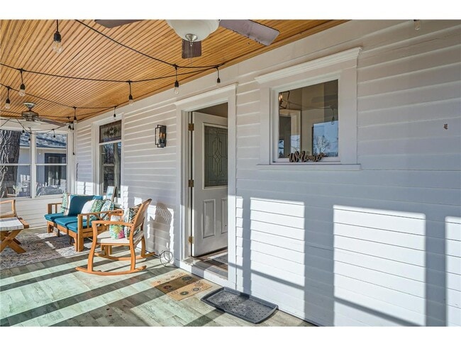 Building Photo - 1045 Lake St E