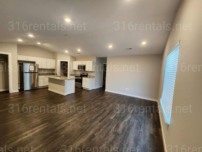 Building Photo - 1813 E 69th Ct N