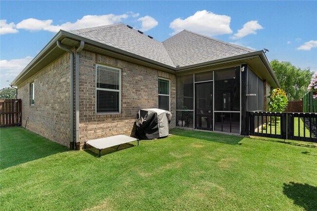 Foto del edificio - 5819 W Cane Hill Dr