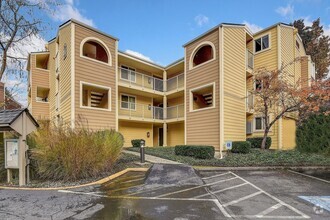 Building Photo - 7368 West Lake Sammamish Pkwy NE