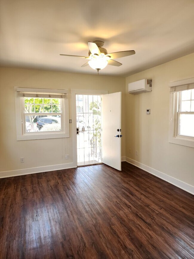 Foto del edificio - Coronado: Charming 1bd/1ba Village Cottage