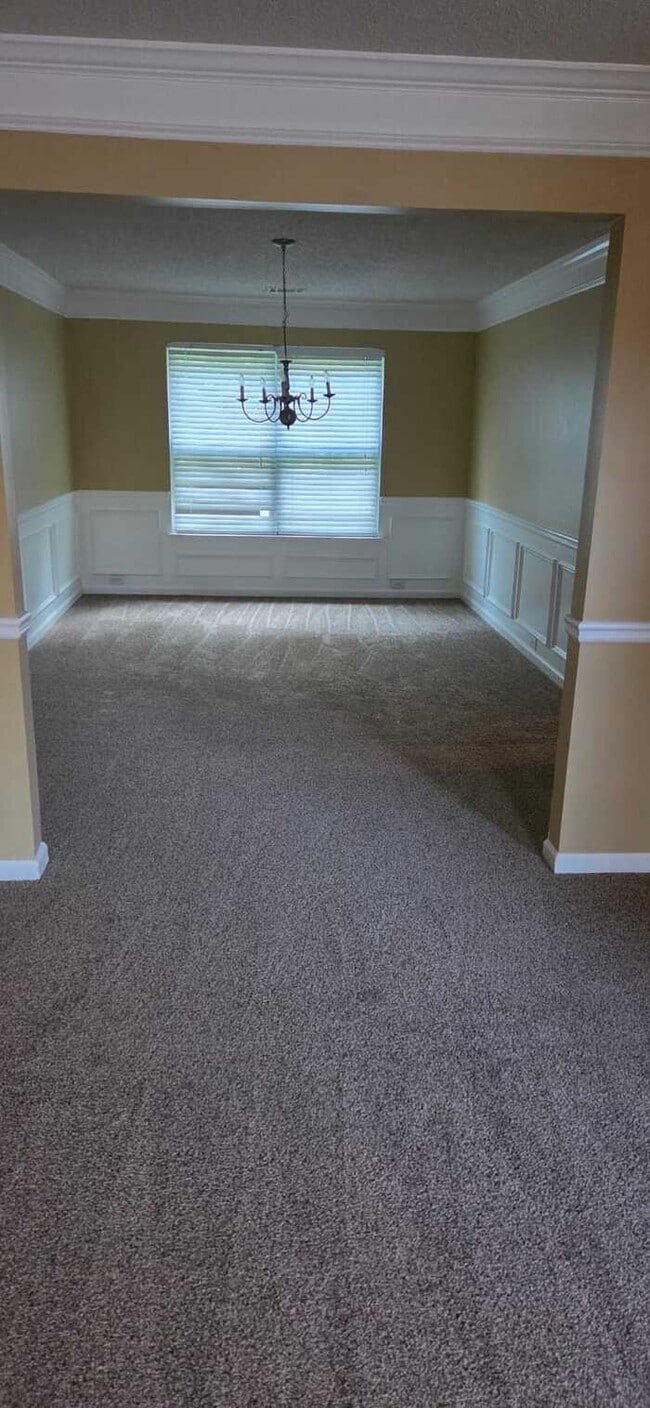 Building Photo - 5 Bedrooms 3baths Home For Rent