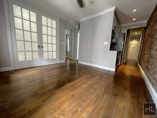 Foto del edificio - E 18TH ST.