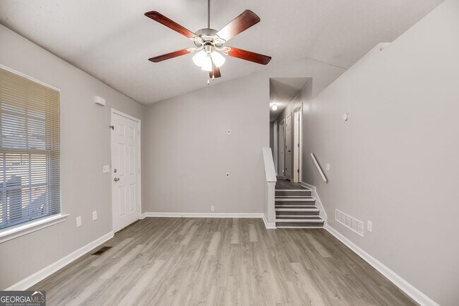 Foto del edificio - 18 Twin Oaks Ln