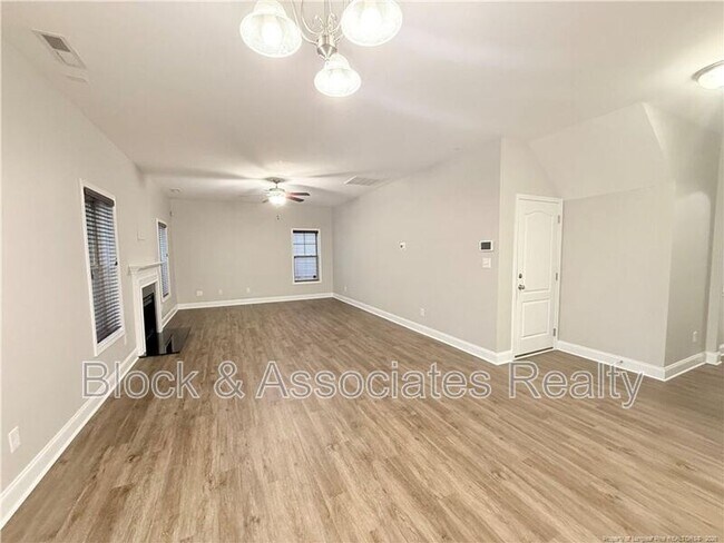 Building Photo - 471 Century Dr