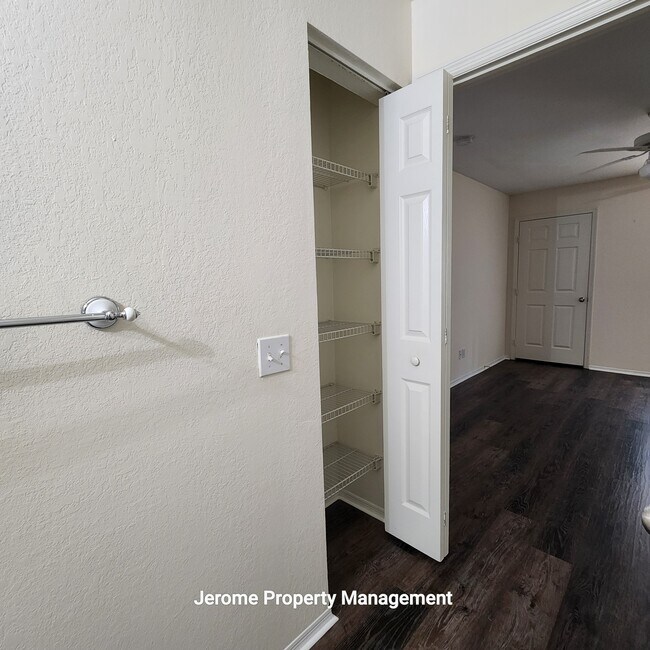 Foto del edificio - 36243 Lake Chase Blvd