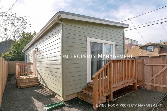 Building Photo - Affordable and Cozy ADU ready for move in!