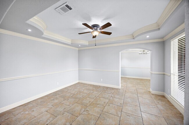 Foto del edificio - 5303 Heatherbrook Dr