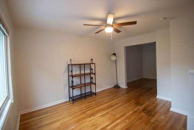 Building Photo - 3337 Alden Pl NE