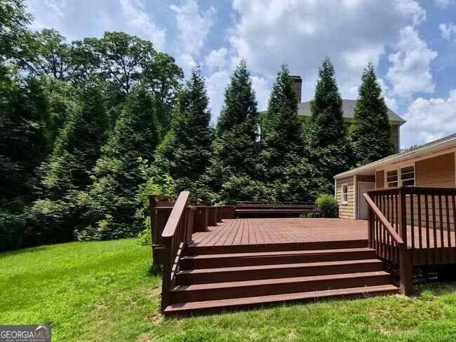 Building Photo - 3022 Templewood Dr NE