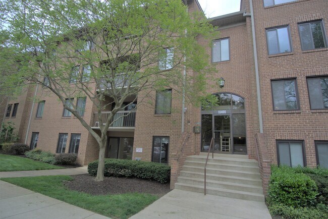 Building Photo - 11401 Commonwealth Dr