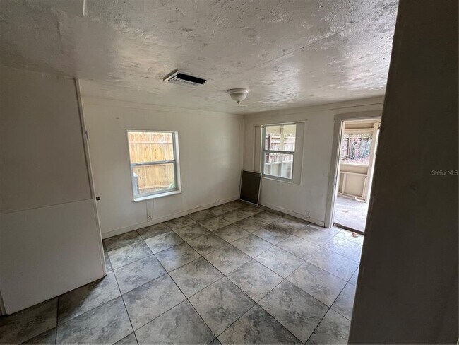 Building Photo - 917 20th St