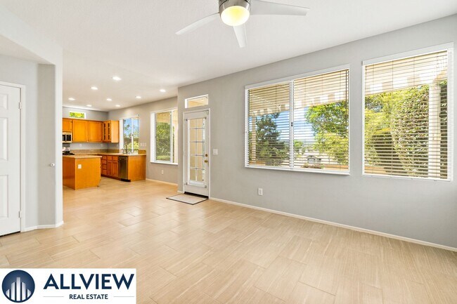 Foto del edificio - Beautifully Updated 4 Bedroom Single Family Home in Peaceful Glen Willow, West Irvine