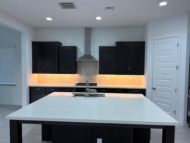 Building Photo - 7710 W Crabapple Dr
