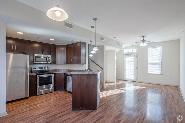 1HAB, 1BA - 938SF - West End Lofts