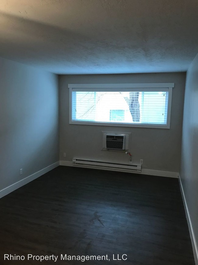 Building Photo - 828 500 E