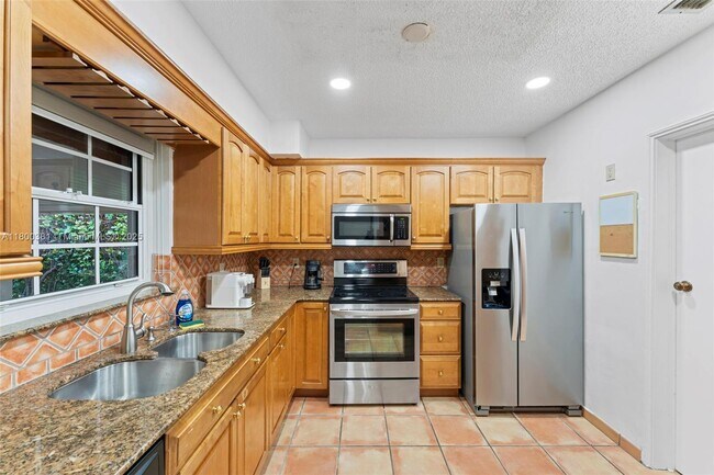 Foto del edificio - 2238 SW 24th Ter
