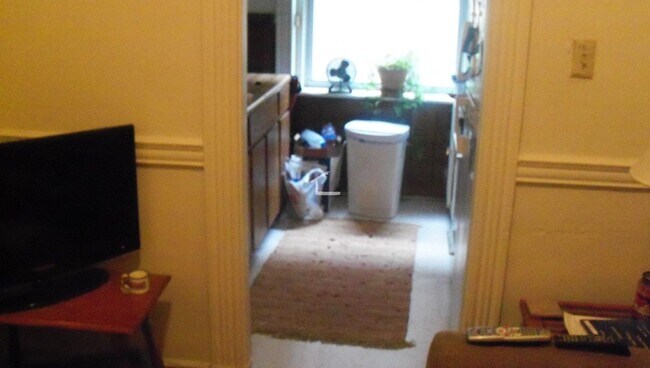 Building Photo - Beautiful Studio Available 6/1