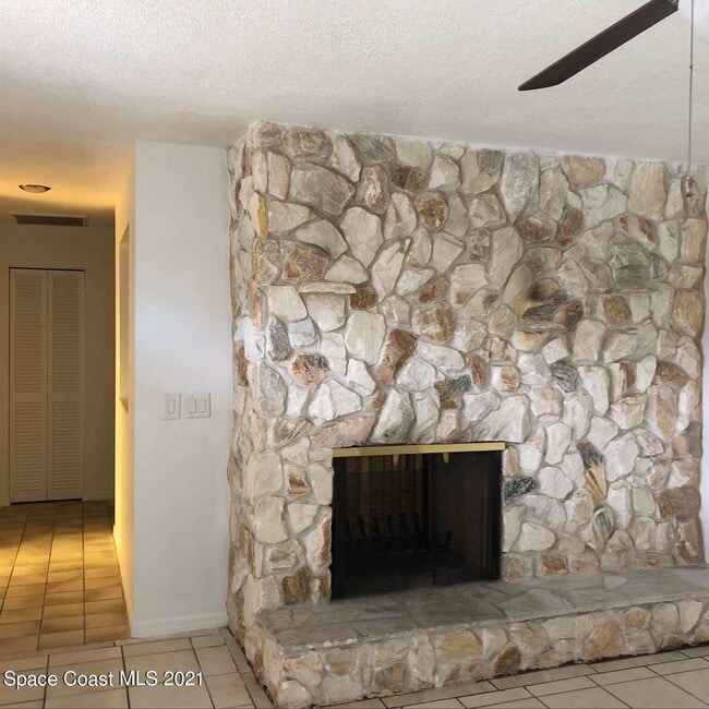 Building Photo - 2293 Hialeah St