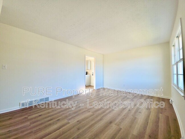 Foto del edificio - 3728 Crosby Dr