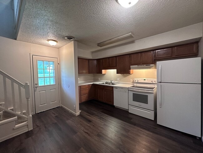 Building Photo - 15986 Arrowhead Rd