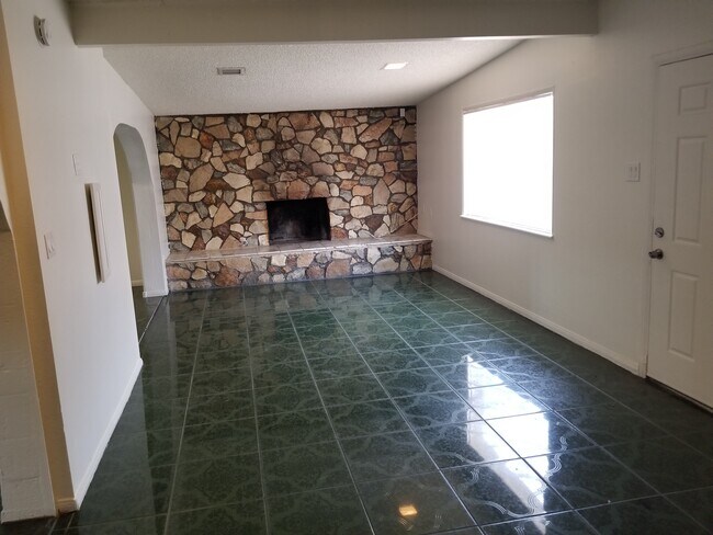 Building Photo - 1204 Warwick Ct