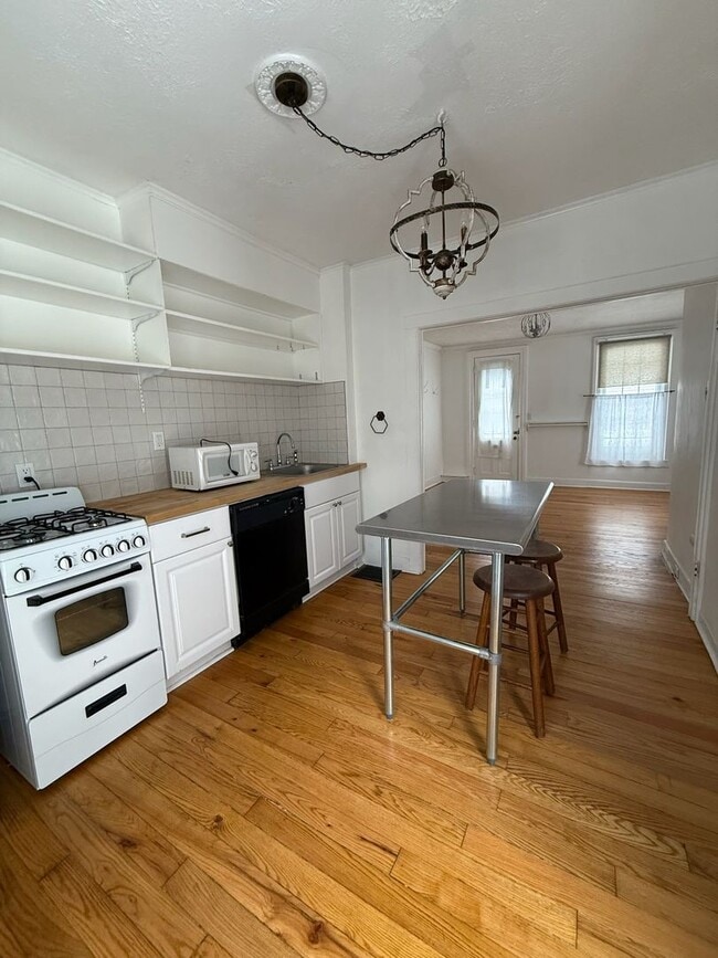 Photo - 312 E Genesee St Apartment