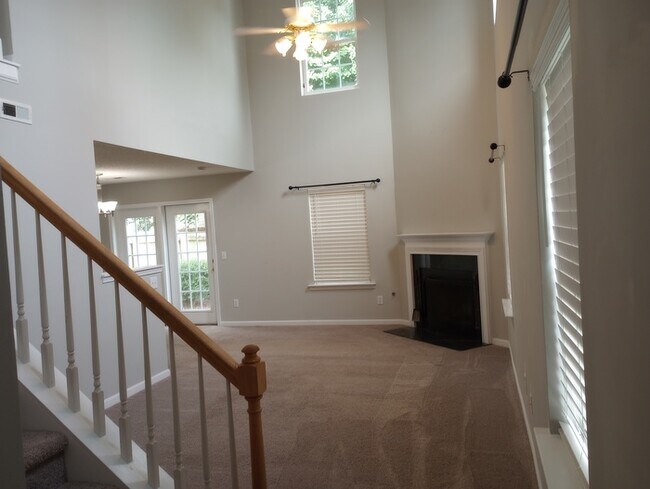 Foto del edificio - 108 Lacombe Ct