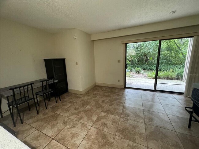 Building Photo - 3353 Camelot Dr