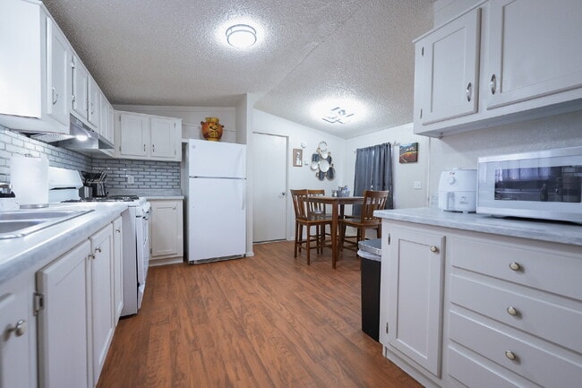 Foto del edificio - Modern 2-Bedroom/2 Bath Home