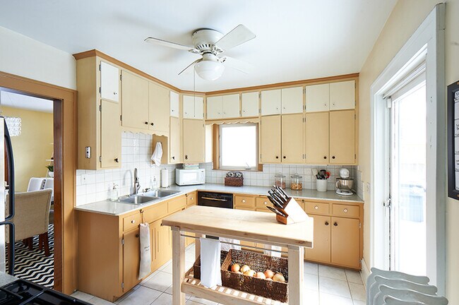 Building Photo - 3301 E Minnehaha Pkwy