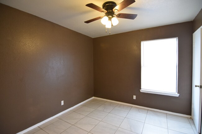 Foto del edificio - 2305 Timberline Dr