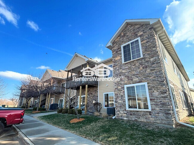 Building Photo - 2000 Meadow Ct