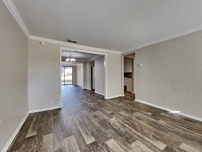 Foto del edificio - 5916 Ensenada Rd