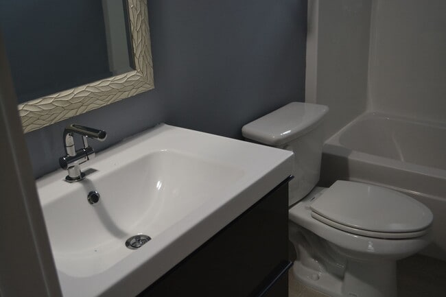 Building Photo - Near UGA campus and downtown - Pre-leasing...