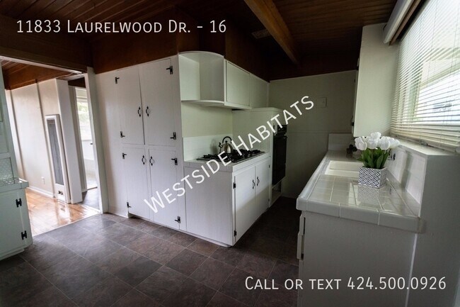 Building Photo - 11833 Laurelwood - Gorgeous, fully renovat...