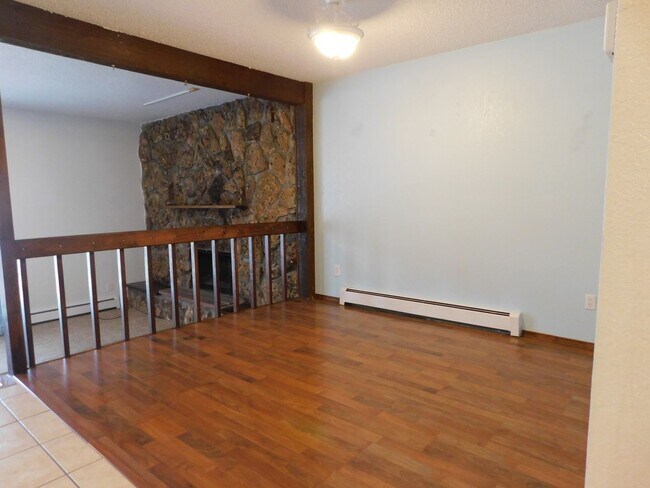 Foto del edificio - 2422 1/2 Hidden Valley Drive