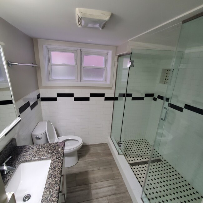 Photo - 8044 N Oriole Ave Apartments