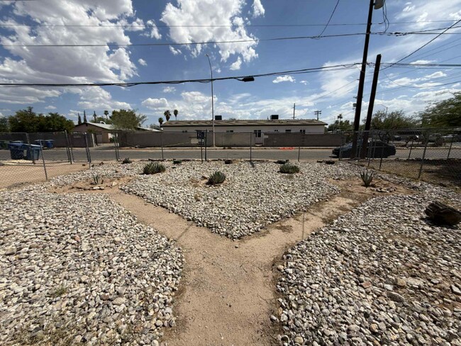 Building Photo - 5709 E 26th St