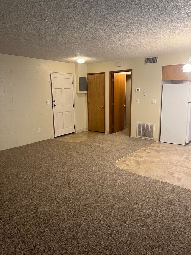Foto principal - 2187-2189 NW North Hill Dr